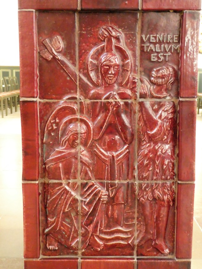 1951 Jais Nielsen keramisk font Randers Sct. Morten, Claus P1120071.jpg